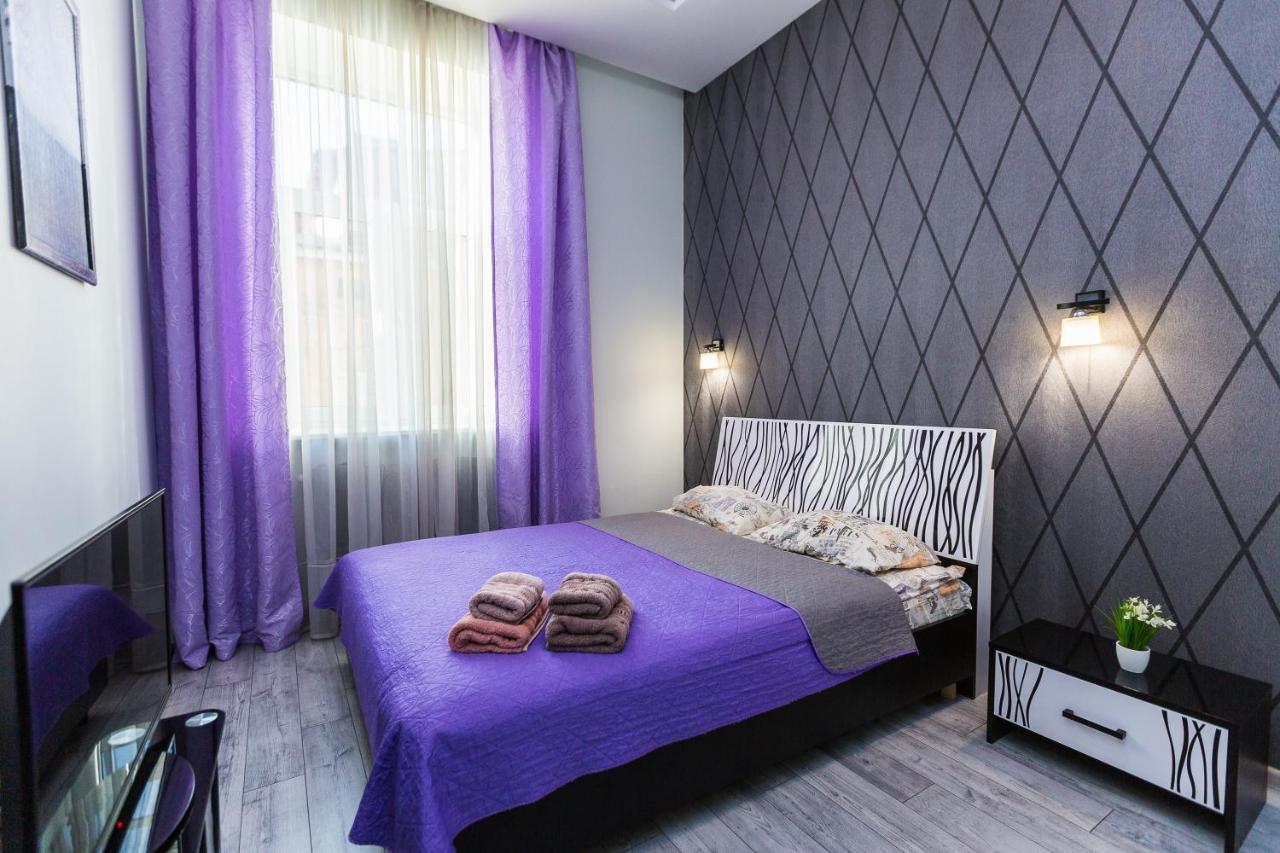 8 Svyatoho Teodora Square Apartments Львів Екстер'єр фото