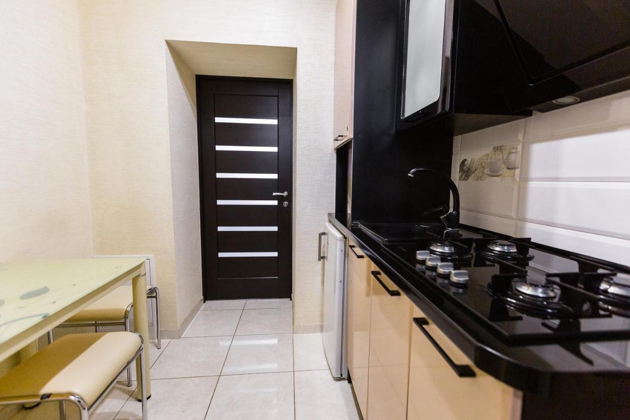 8 Svyatoho Teodora Square Apartments Львів Екстер'єр фото