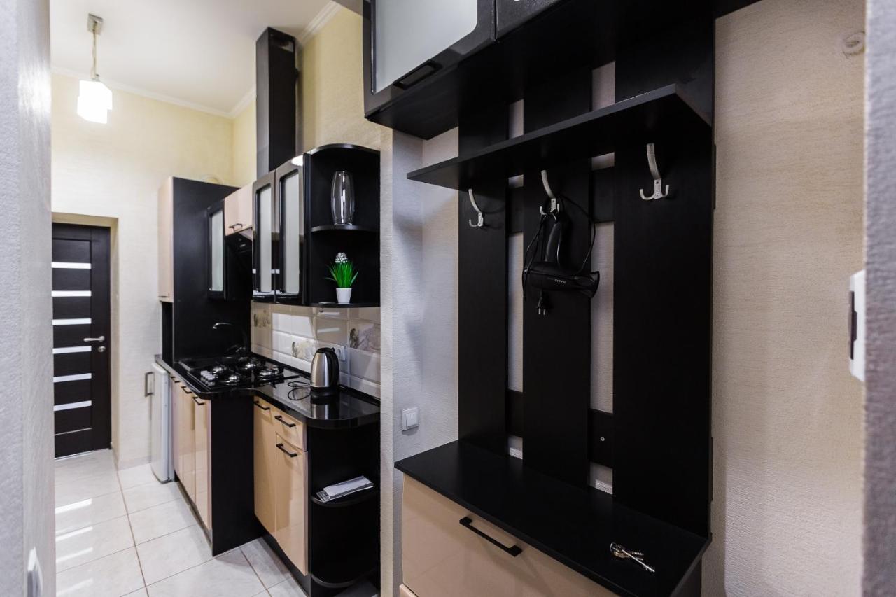 8 Svyatoho Teodora Square Apartments Львів Екстер'єр фото