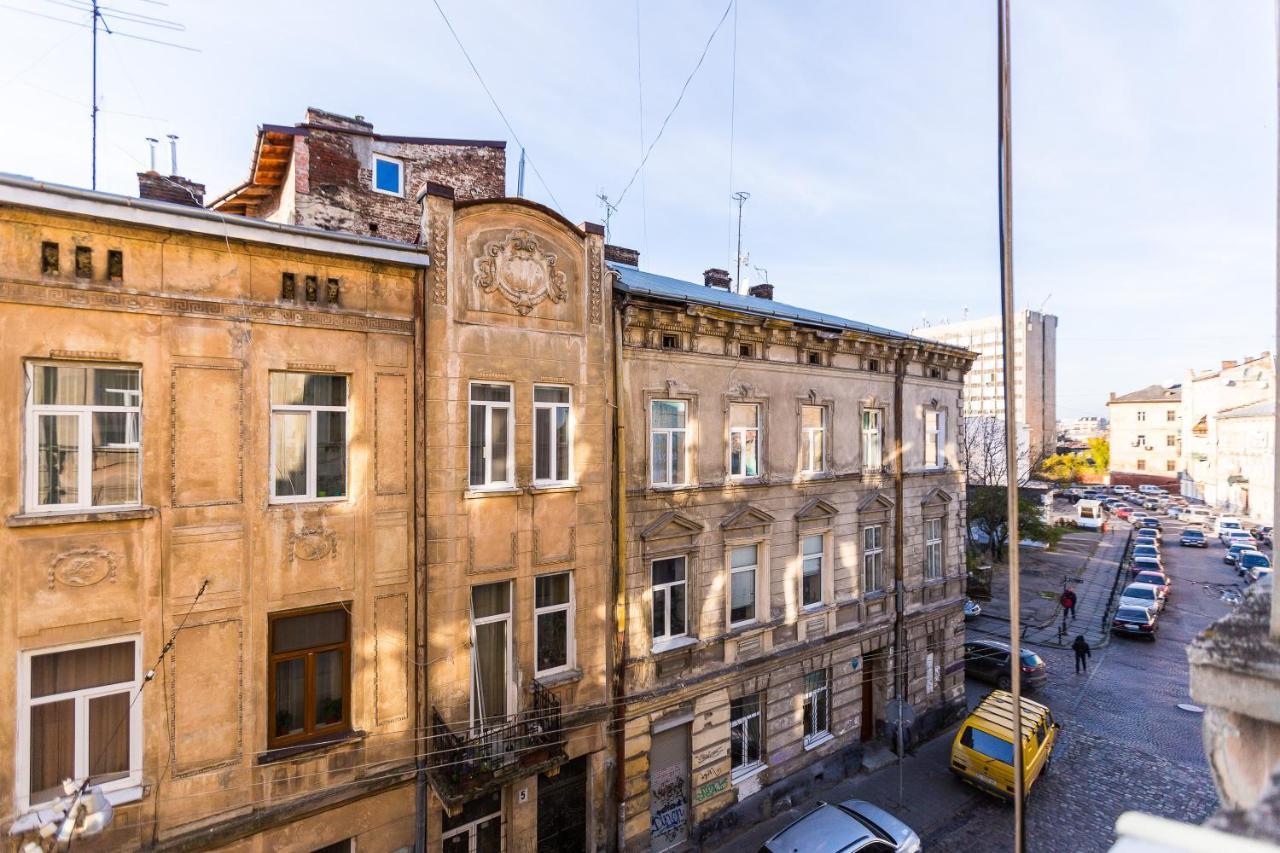8 Svyatoho Teodora Square Apartments Львів Екстер'єр фото