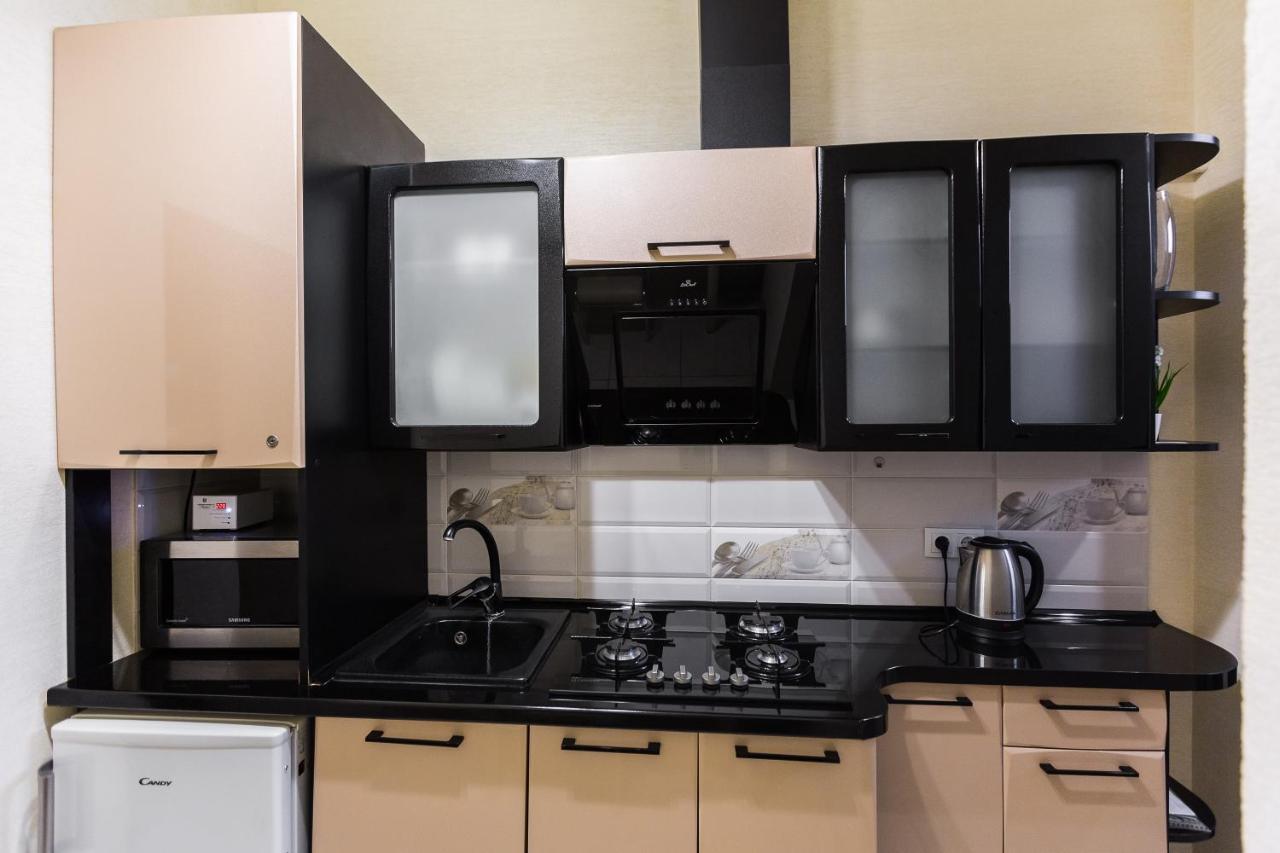 8 Svyatoho Teodora Square Apartments Львів Екстер'єр фото