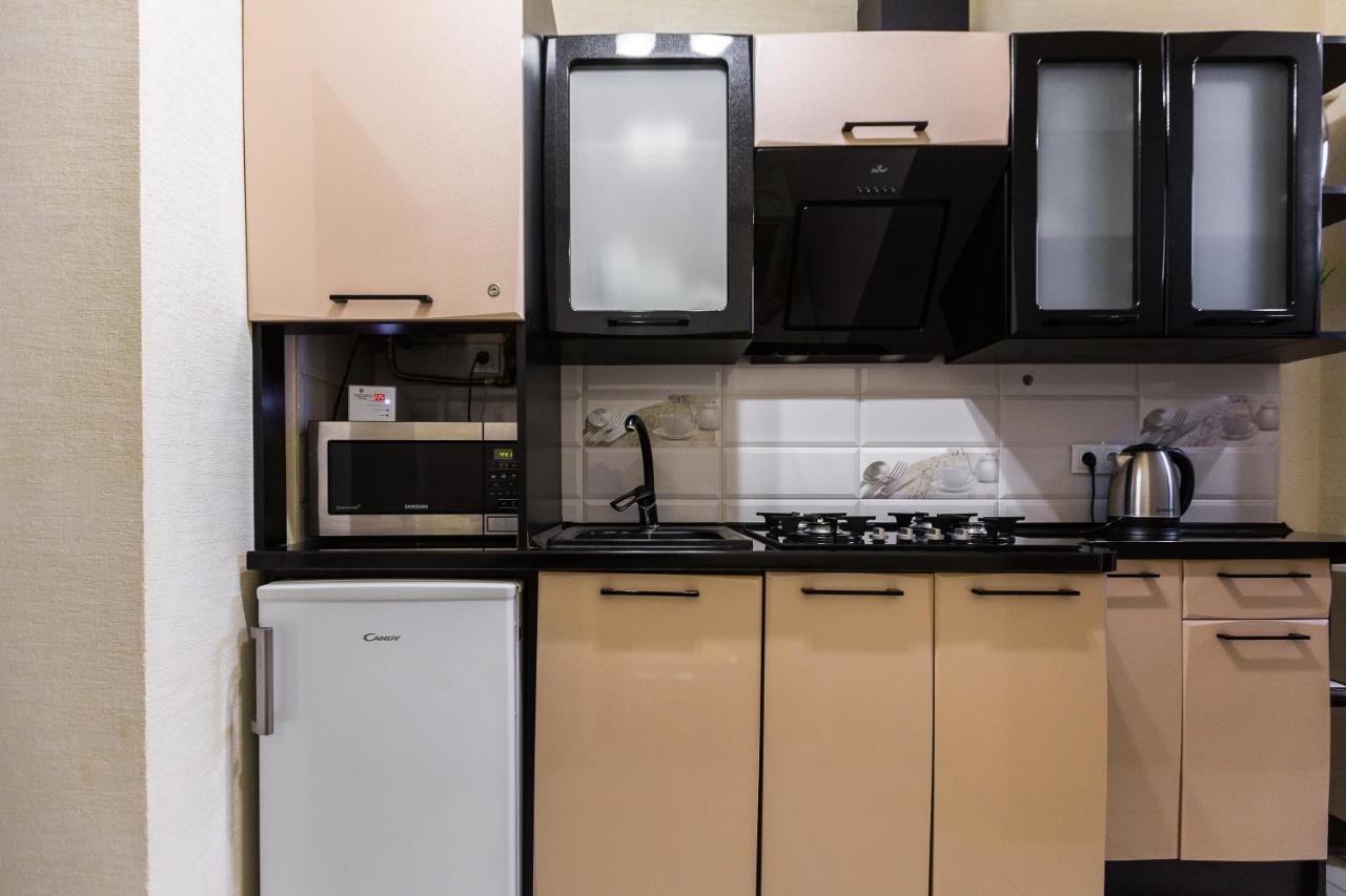 8 Svyatoho Teodora Square Apartments Львів Екстер'єр фото
